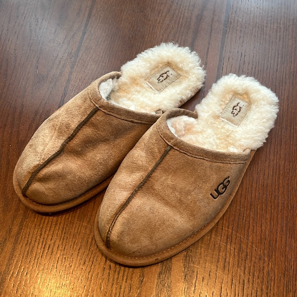 UGG slip on slipper